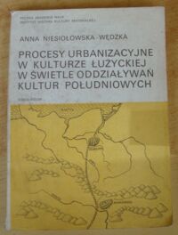 Miniatura okładki Niesiołowska-Wędzka Anna Procesy urbanizacyjne w kulturze łużyckiej w świetle oddziaływań kultur południowych. /Polskie Badania Archeologiczne. Tom 29/