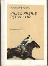 Miniatura okładki Stuchl Vladimir /ilustr. Stanisław Rozwadowski/ Przez prerię pędzi koń.