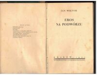 Zdjęcie nr 2 okładki Wiktor Jan Eros na podwórzu.